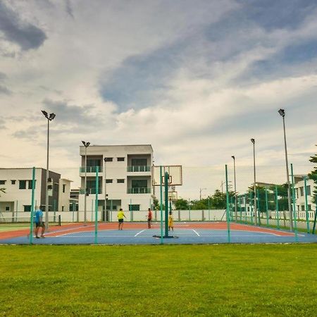 Setia Home Sitiawan Ktv 12+4 Pax Exterior foto