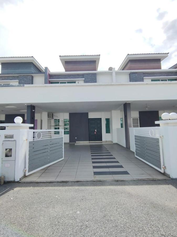 Setia Home Sitiawan Ktv 12+4 Pax Exterior foto